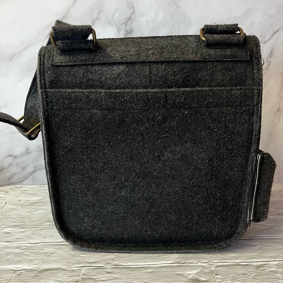 Scout By Petunia Pickle Bottom Dark Grey Felt Diaper Messenger Bag - Picture 2 of 14